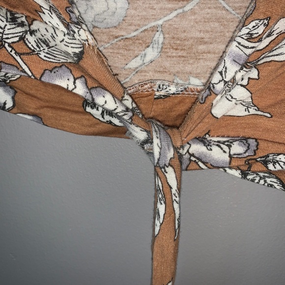 Floral tie front cropped top - Picture 2 of 5